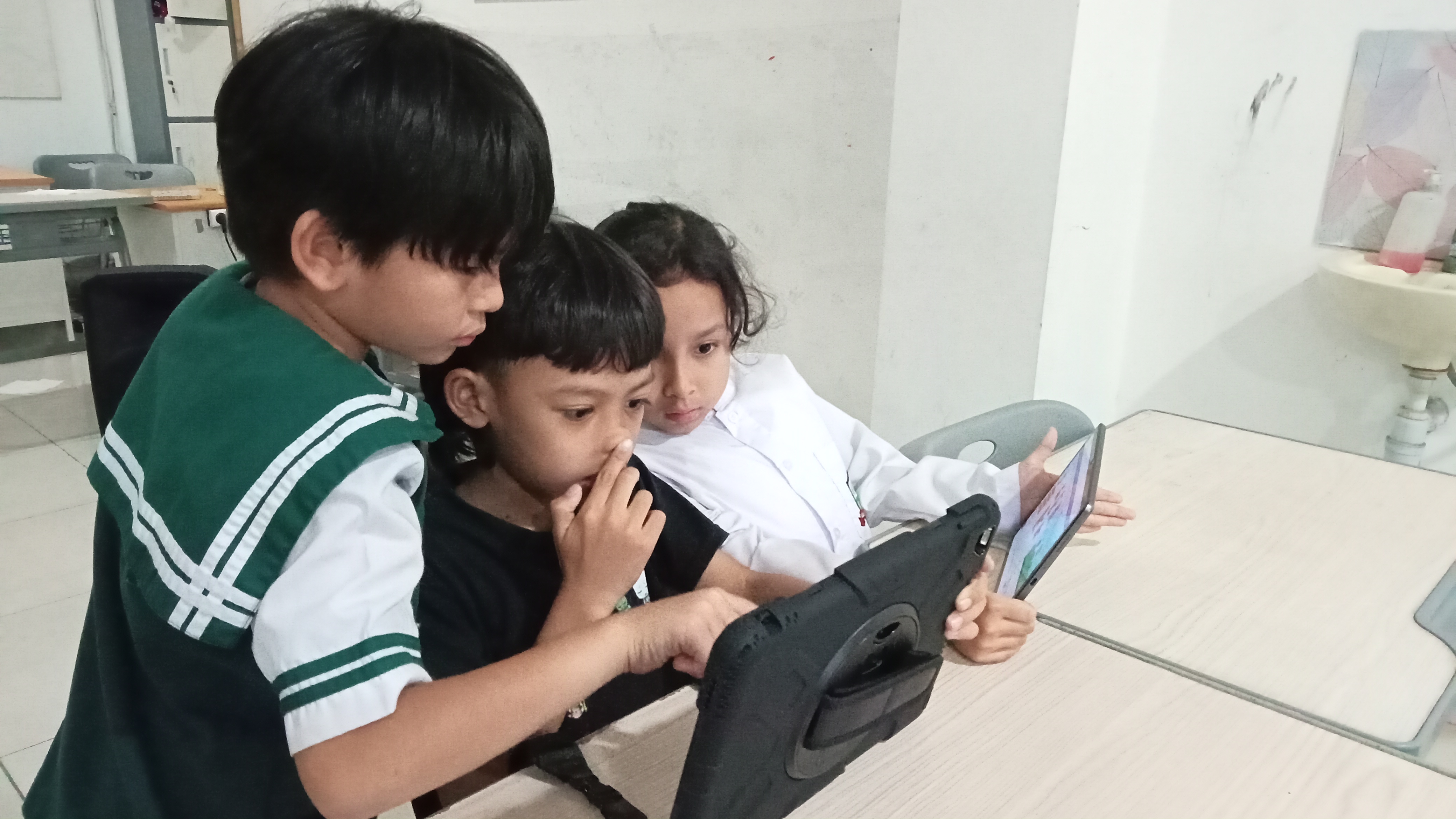 GSE Class Gallery 2 - Persegi Atas Kiri
